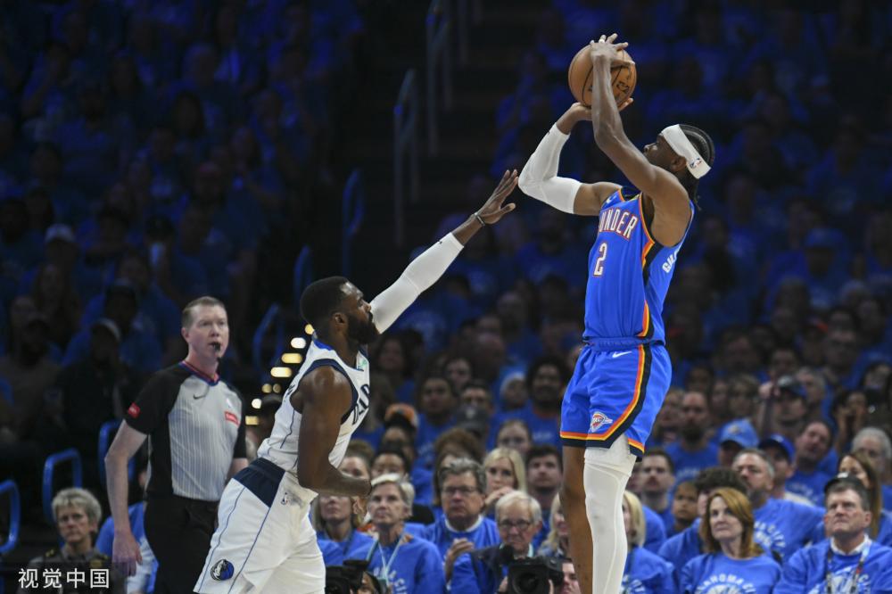 尽管两人在 尽管两人在